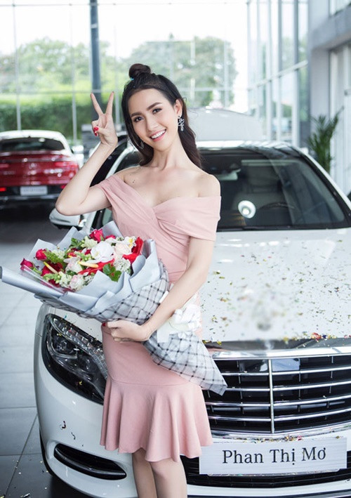 Phan Thị Mơ tậu xe 4,5 tỷ năm 2017. Ảnh: Khám Phá.