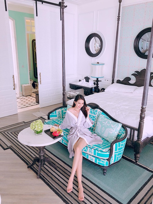 Hình ảnh Phan Thị Mơ sang chảnh khi đi nghỉ dưỡng. Ảnh: FBNV.