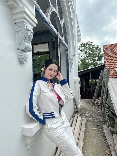 Phan Thi Mo song sang chanh, xay nha 10 ty cho bo me