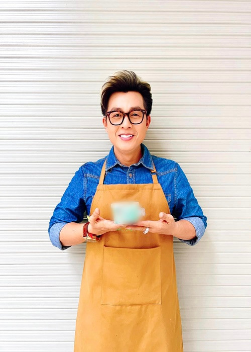 Diễn viên Hòa Hiệp cũng có thu nhập “khủng” nhờ bán hàng trên mạng. Anh từng chia sẻ, cát-sê đóng chính một bộ phim dài 30 tập trong 2 tháng của anh bằng doanh thu livestream bán hàng trong 1 - 2 ngày.