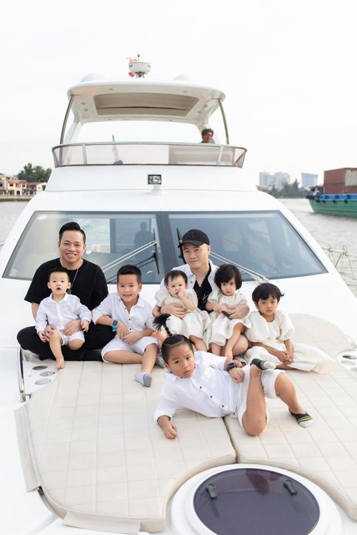 Đỗ Mạnh Cường chiều chuộng 10 người con nuôi. Ảnh: Saostar.