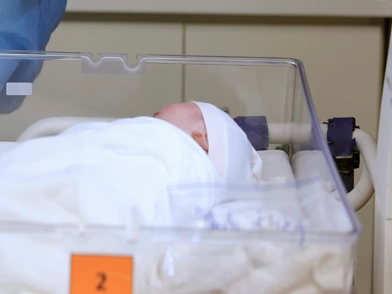 Con trai Minh Hằng nặng hơn 3kg khi mới sinh. Ảnh: FBNV.