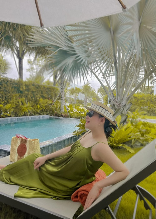 Nữ ca sĩ không bị nghén, không rạn da khi mang thai. Ảnh: FBNV.