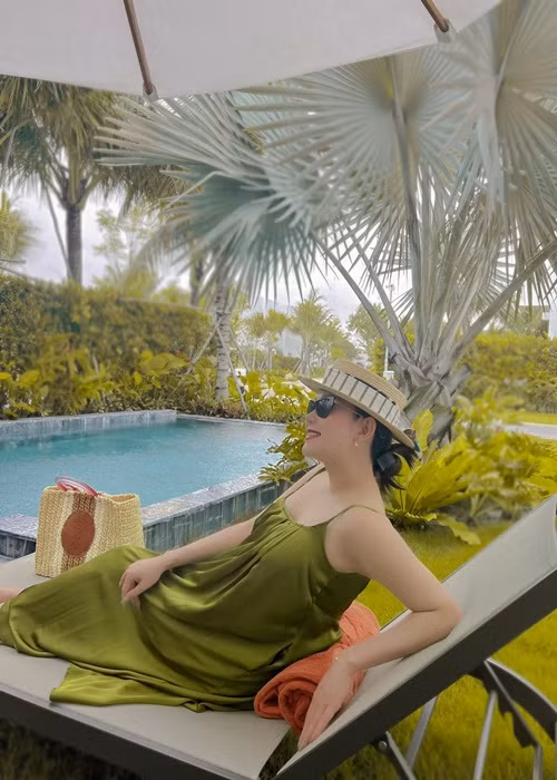 Nữ ca sĩ không bị nghén, không rạn da khi mang thai. Ảnh: FBNV.