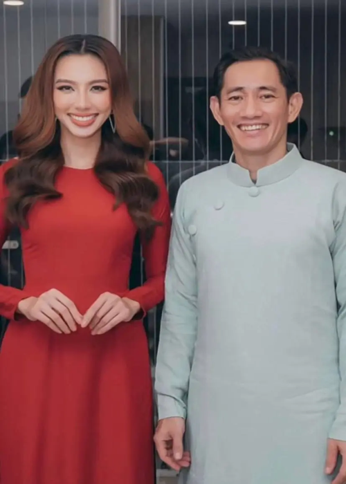 Nàng hậu cùng bố diện áo dài truyền thống dịp lễ Tết. Ảnh: Phụ Nữ Việt Nam.