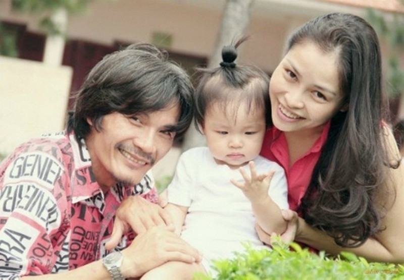 Tuyết Vân chia sẻ, khi còn diễn tại sân khấu kịch 5B, cô và Công Ninh ở cùng khu Phú Nhuận. "Công Ninh luôn đưa tôi về mỗi khi đi diễn về muộn. Rồi về chung nhà luôn", cô tiết lộ. Ảnh: Người Lao Động.