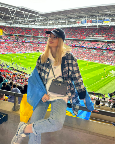 Vlada Zinchenko: Nữ nhà báo thể thao đã từng phỏng vấn nhiều cầu thủ nổi tiếng thế giới.