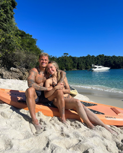 Với 979.000 người theo dõi trên Instagram, Ainê được cho là có thể bỏ túi tới 2.362 Bảng cho mỗi bài đăng.