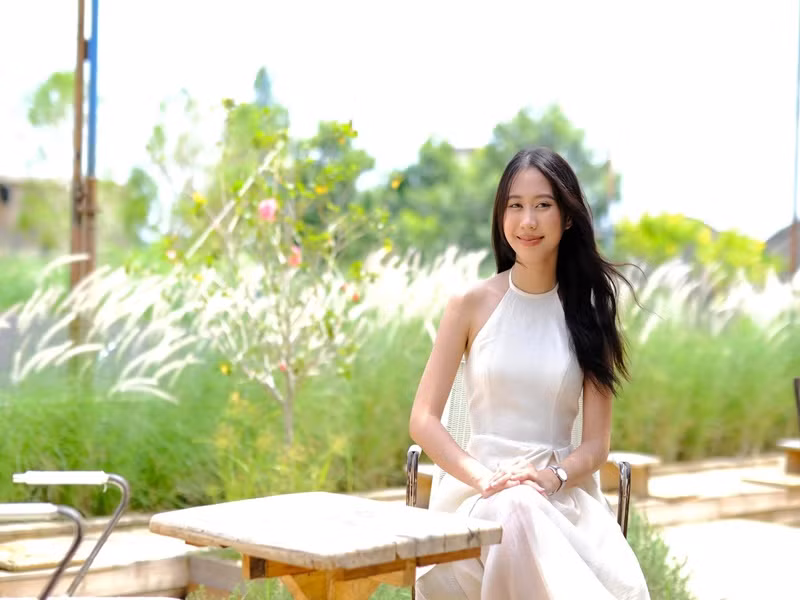 Cô gái Ê Đê có chiều cao 1m68. Ảnh: FBNV.