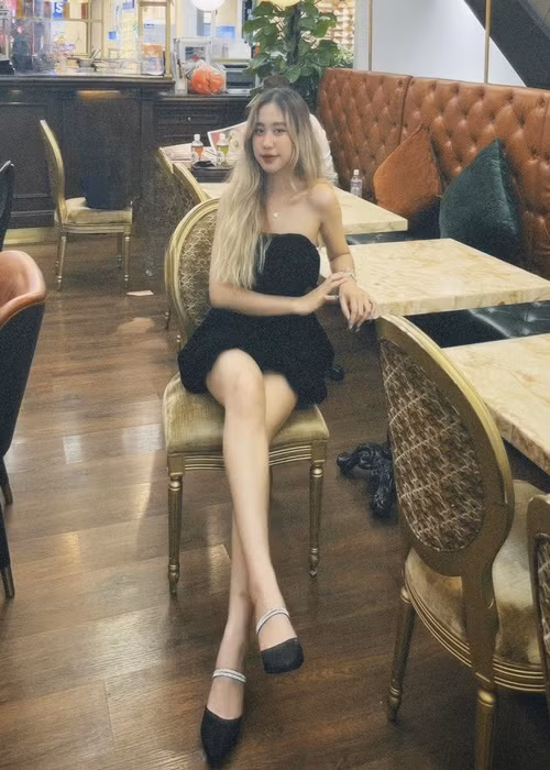 H'Uyên Niê chuộng mặc nữ tính, gợi cảm ở đời thường. Ảnh: Instagram.