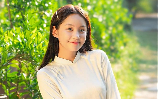 “Hot girl” xu Lang tung ban hang quan ao theo duoi uoc mo nghe thuat