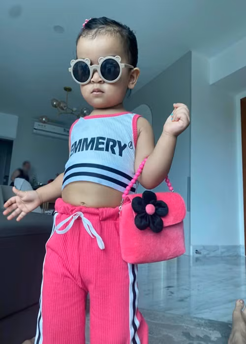 Con gái Võ Hạ Trâm càng lớn càng điệu đà.