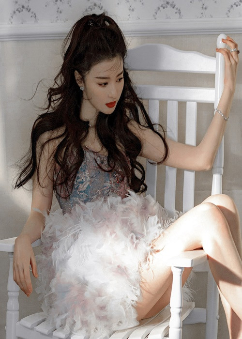 "Tiểu Lưu Diệc Phi" đóng các phim: Nghe nói em thích tôi, Khói lửa nhân gian của tôi, Tướng quân ở trên ta ở dưới, Thanh bình nhạc. Ảnh: Người Đưa Tin.