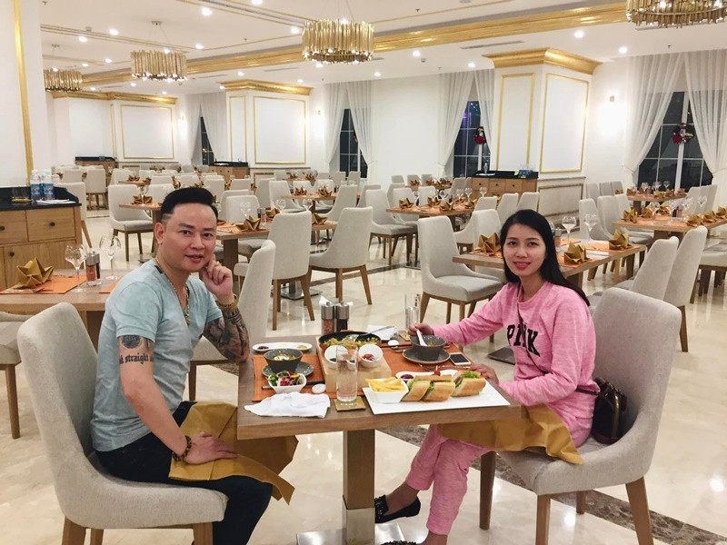 Trong cuộc phỏng vấn với Dân Trí hồi tháng 6, Tùng Dương chia sẻ, sau đám cưới, anh đã thay đổi rất nhiều về tính cách. Trước đây, anh là người khó tính, gia trưởng, nhiều khi tính cách hơi cực đoan, dễ thay đổi đột ngột.