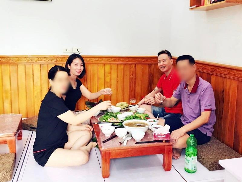 Nam diễn viên cũng cho biết, khi còn sống một mình, anh ăn uống và sinh hoạt không khoa học. Từ sau đám cưới, vợ Tùng Dương lên thực đơn hàng tuần, bắt nam diễn viên tuân theo chế độ ăn của bác sĩ và mỗi tuần chỉ được ăn theo sở thích một lần.