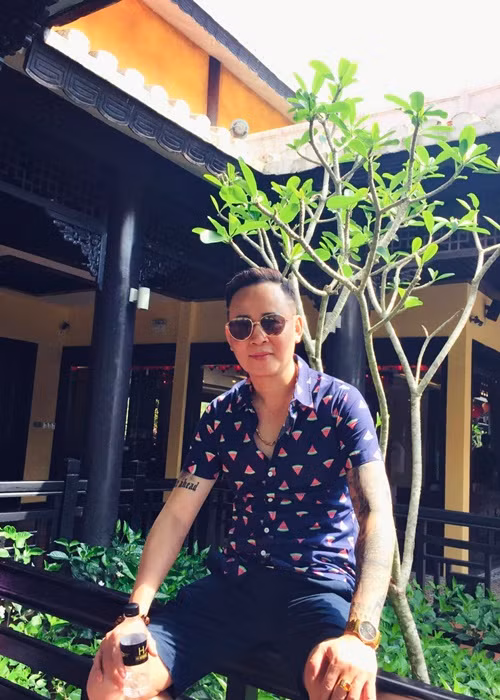 Hiện tại, anh làm biên kịch và đạo diễn.