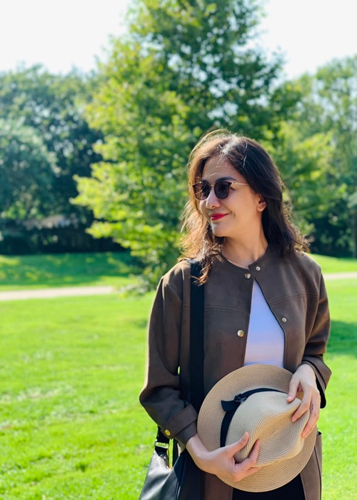 Ái Châu cùng chồng con đang sống ở Toronto.