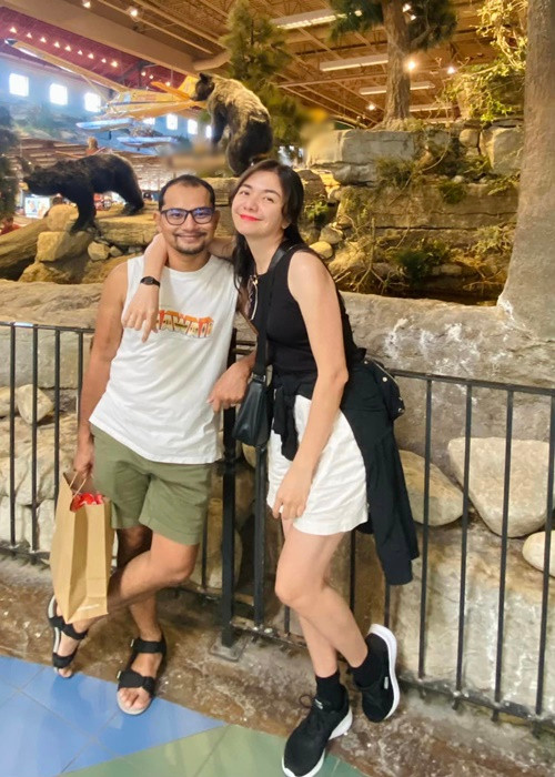 Ái Châu chia sẻ trên Tiền Phong, vợ chồng đang tập sống tối giản, làm quen và học hỏi nhiều thứ trong môi trường mới.