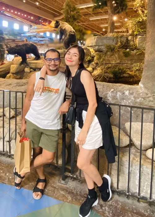 Ái Châu chia sẻ trên Tiền Phong, vợ chồng đang tập sống tối giản, làm quen và học hỏi nhiều thứ trong môi trường mới.