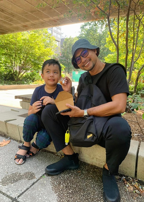 Quý tử nhà Huỳnh Đông luôn tràn đầy năng lượng, chạy nhảy trong những chuyến đi chơi.