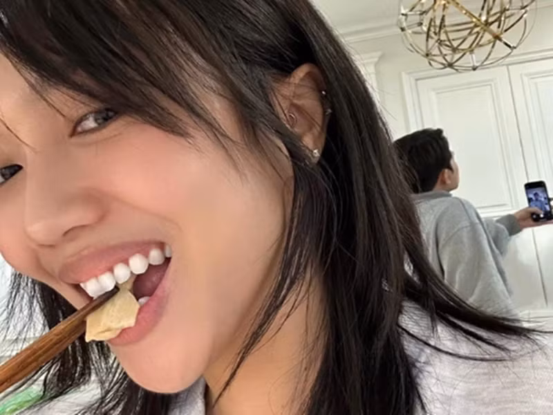 "Tới giờ vẫn có người nghĩ mình vô bếp là để nấu ăn. Khờ khạo thế nhở", Diệu Nhi viết trên trang cá nhân. Ảnh: FBNV.