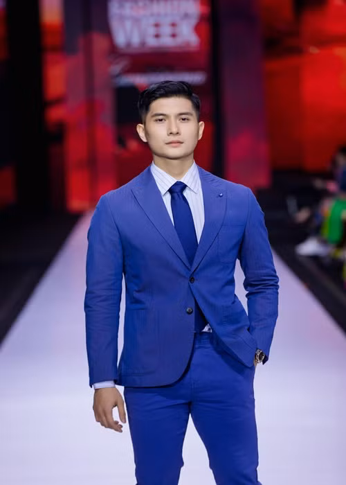 Ở tuổi 30, Lâm Bảo Châu sở hữu vóc dáng chuẩn người mẫu.