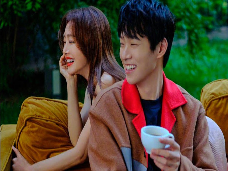 Khi Tất cả về bác sĩ Đường ra mắt, Ngụy Đại Huân khen ngợi Tần Lam là cô gái hay cười và dịu dàng. Còn Tần Lam cho biết, Ngụy Đại Huân thường xuyên chọc cười cô. Ảnh: Dân Việt.