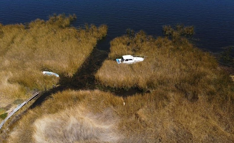 Ho nuoc ngot cao nhat the gioi Titicaca kho can vi nang nong-Hinh-2