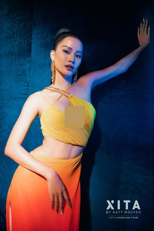 Hương Ly sở hữu thân hình thon gọn, gợi cảm. Cô cao 1m77, có số đo ba vòng 83-60-95 cm.