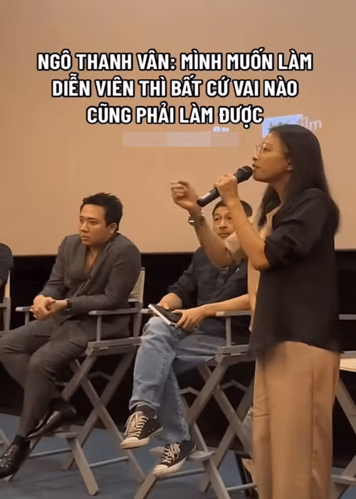 Ngô Thanh Vân không đồng tình với quan điểm của Trấn Thành. “Nàng đả nữ” nói: “Nếu xin chọn đúng vai để diễn thì nói thật ở thị trường phim Việt Nam, diễn viên còn chưa có vai để chọn nữa chứ đừng nói là các bạn trẻ mới học diễn xuất. Làm gì có nhiều cơ hội để chúng ta chọn lựa? Mình muốn là diễn viên thì bất cứ vai nào mình cũng phải làm được”. Trước chia sẻ của Ngô Thanh Vân, Trấn Thành giữ im lặng. Ảnh: Phụ Nữ Mới.