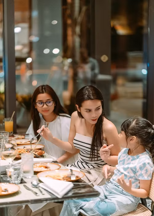 Cách đây ít tháng, khi được hỏi về Hồ Hoài Anh, Lưu Hương Giang cho biết cả hai luôn ứng xử văn minh và vẫn cùng nhau chăm sóc con cái. Ảnh: FBNV.