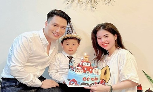 Viet Anh bi vo cu to khong hoi han, chu cap cho con trai