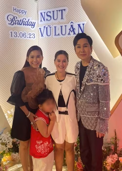 Mâu thuẫn với Hồng Phượng và nghệ sĩ Hồng Nhung, nhưng Hồng Loan có mối quan hệ thân thiết với hai nghệ sĩ Vũ Luân và Bình Tinh - con nuôi của nghệ sĩ Vũ Linh. Ảnh: FBNV.