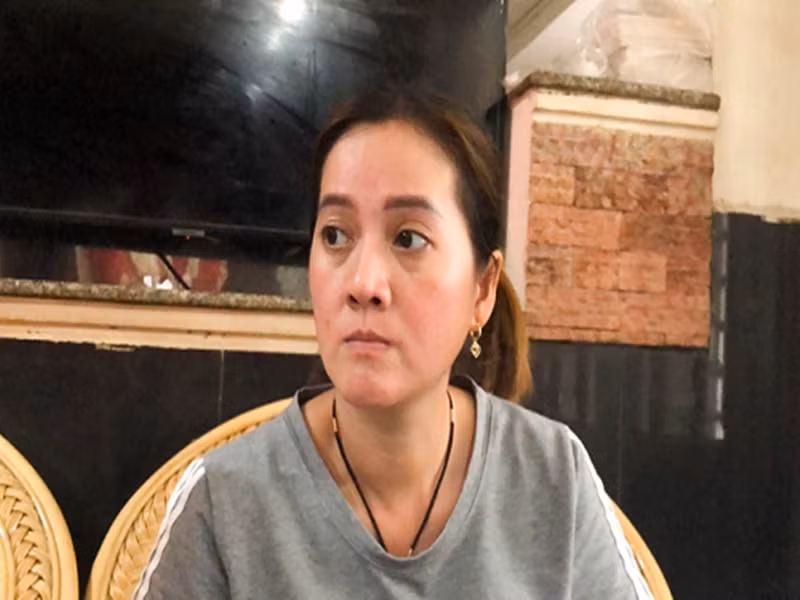 Theo Zing, Hồng Loan chia sẻ, số tiền phúng điếu hơn 600 triệu đồng và tiền còn lại của nghệ sĩ khoảng 4.000 USD do mẹ con Hồng Phượng giữ. Ngoài ra, việc Hồng Phượng ký kết hợp đồng truyền thông với BH Media để livestream trong đám tang nghệ sĩ Vũ Linh hay chuyện xây mộ cho ông đều không thông qua Hồng Loan. Ảnh: Dân Trí.