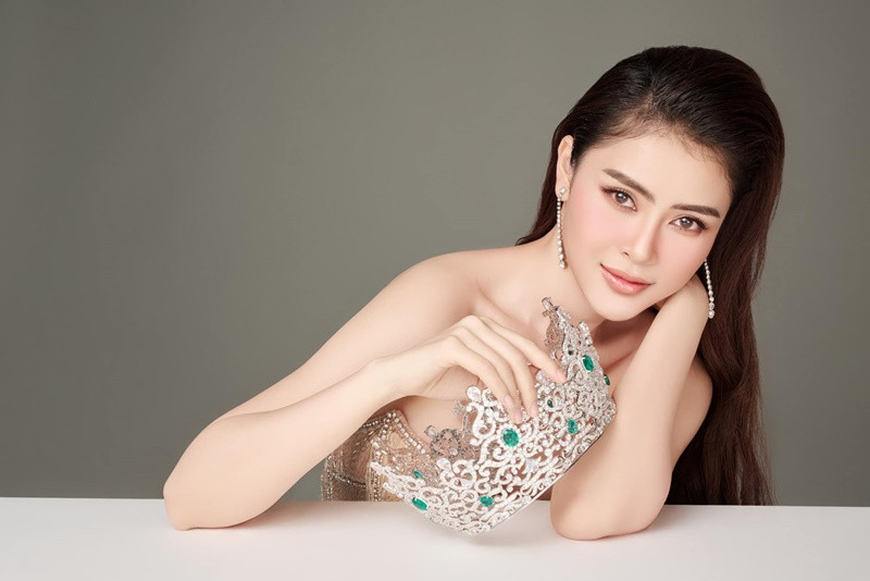 Người đẹp Bạc Liêu giành danh hiệu á hậu tại cuộc thi Hoa hậu Việt Nam châu Á 2018 trước khi đăng quang Hoa hậu Du lịch Việt Nam toàn cầu 2021.