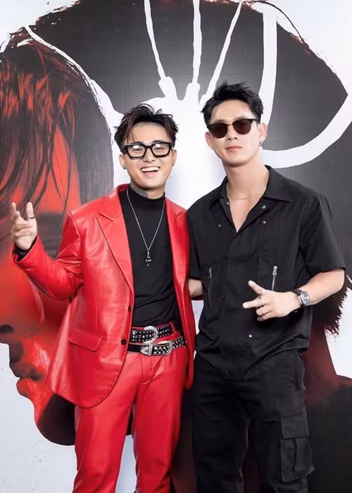 Đạt G (trái) hạn chế tương tác với người yêu cũ ở sự kiện.