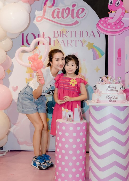 Trong những năm qua, bé Lavie sống ở Việt Nam còn Phùng Ngọc Huy định cư ở Mỹ.