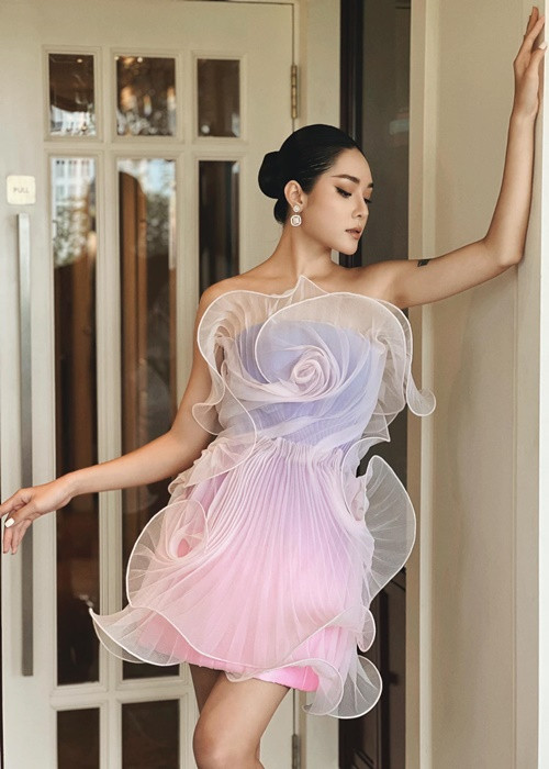 Hồng Hạnh không che hình xăm khi thực hiện một bộ ảnh thời trang. Ảnh: FBNV.