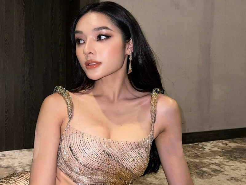 Nàng hậu nhiều lần giấu nhẹm hình xăm. Ảnh: FBNV.