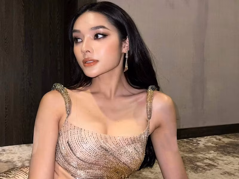 Nàng hậu nhiều lần giấu nhẹm hình xăm. Ảnh: FBNV.