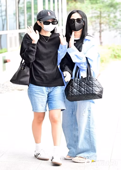 Jisoo và Jennie chưa có động thái mới sau concert. Ảnh: Dispatch.