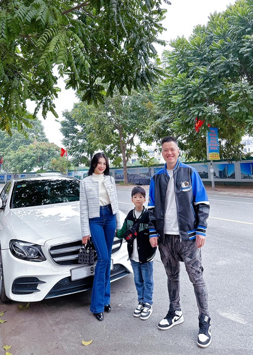 Con trai của Lưu Đê Ly ngày càng kháu khỉnh.