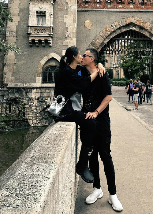 Đi qua nhiều sóng gió, Lưu Đê Ly và Huy DX yêu nhau nhiều hơn.