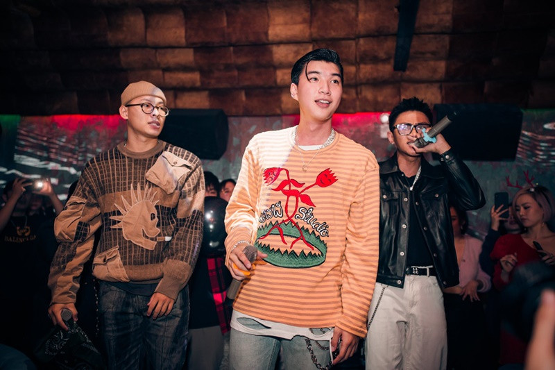 HIEUTHUHAI - HURRYKNG đứng chung trong không ít sân khấu. Ảnh: FBNV.