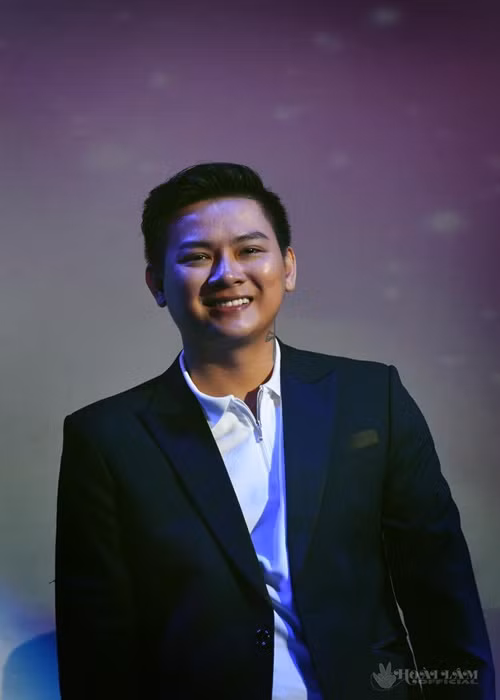 Sắp tới, Hoài Lâm sẽ xuất hiện trong liveshow Hoa nở không màu tại Hà Nội.