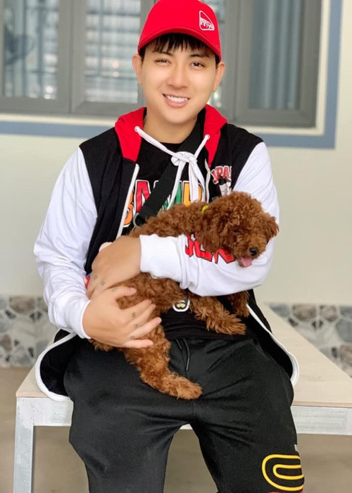 3 năm qua, Hoài Lâm sống ở quê nhà Vĩnh Long cùng ba mẹ.