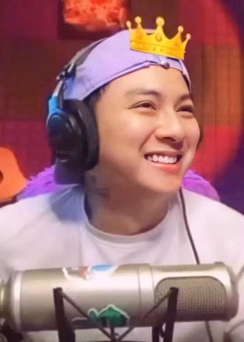 Hoài Lâm thỉnh thoảng livestream tương tác với khán giả.