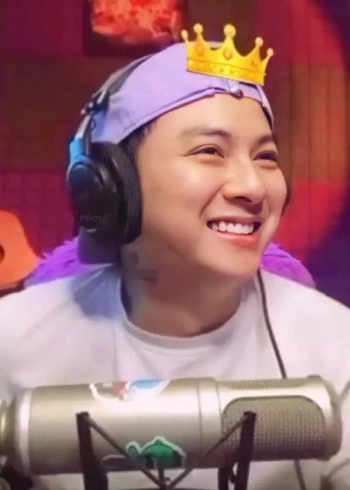 Hoài Lâm thỉnh thoảng livestream tương tác với khán giả.