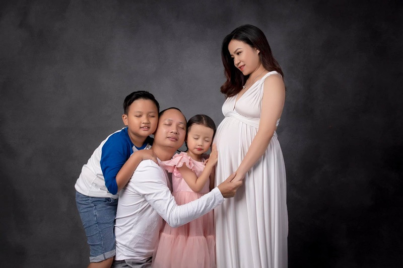 Trên trang cá nhân, tác giả Ba kể con nghe thường xuyên đăng tải hình ảnh tổ ấm hạnh phúc. Ảnh: FBNV.