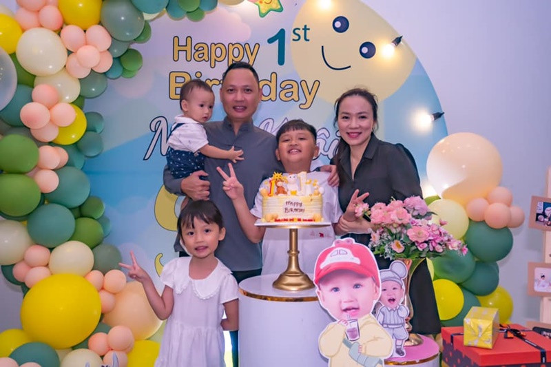 Năm 2010, Nguyễn Hải Phong và Bảo Ly kết hôn. Cặp đôi có ba người con chung: 2 trai, 1 gái. Ảnh: FBNV.